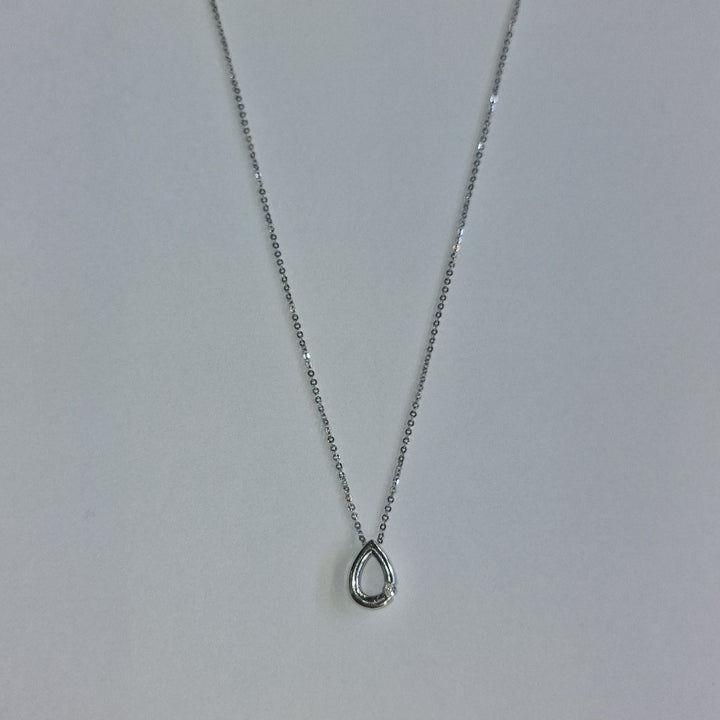 18ct White Gold Pendant and Chain