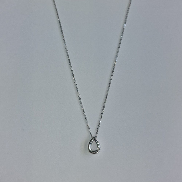 18ct White Gold Pendant and Chain